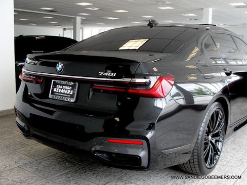 Used 2022 BMW 740i w/ M Sport Package image 51