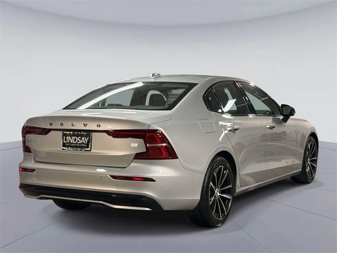 Used 2023 Volvo S60 T8 Plus w/ Climate Package image 10