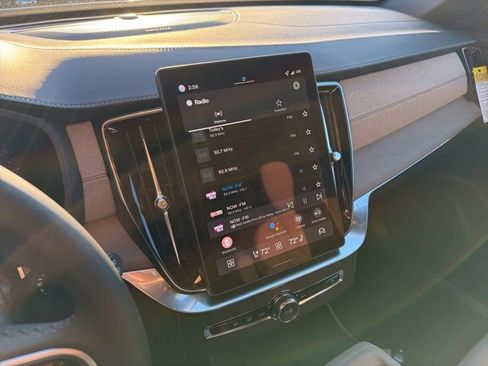 New 2026 Volvo XC90 B6 Plus w/ Protection Package Premier image 16