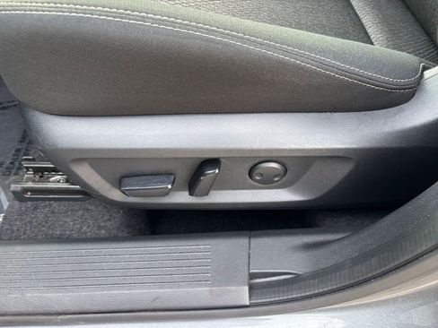 Used 2025 Nissan Rogue SV FWD image 22