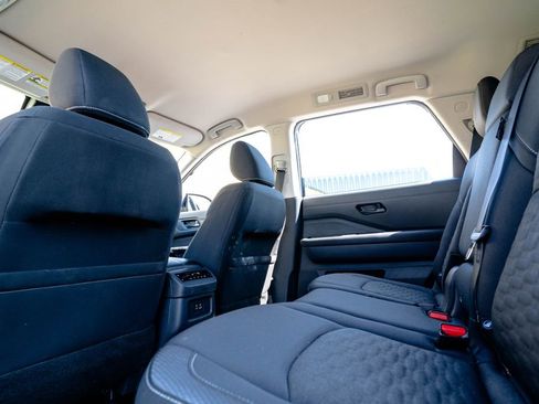 Used 2024 Nissan Pathfinder SV FWD image 31