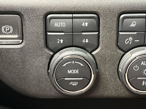 Certified 2024 Chevrolet Silverado 1500 LTZ AWD/4WD image 17