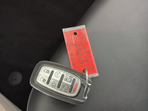 Used 2024 Chrysler Pacifica Touring-L image 30