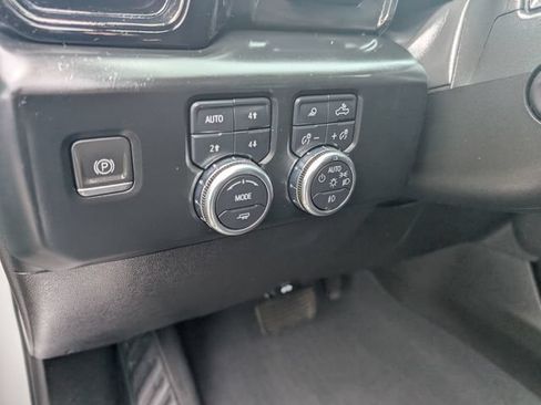 Used 2024 GMC Sierra 1500 AT4 w/ Technology Package AWD/4WD image 17