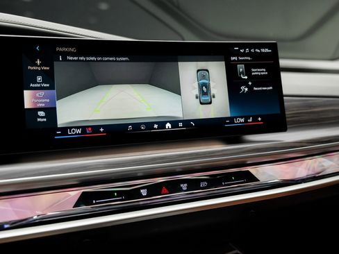 Used 2023 BMW i7 xDrive60 image 48