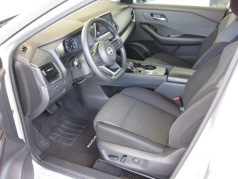 Used 2022 Nissan Rogue SV FWD image 11