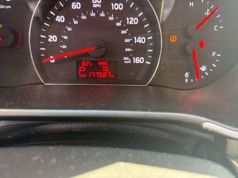 Used 2015 Kia Sorento LX image 4