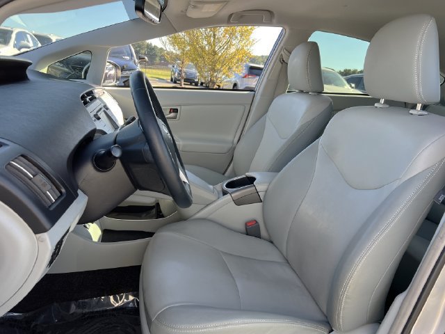 Used 2015 Toyota Prius Four FWD image 13