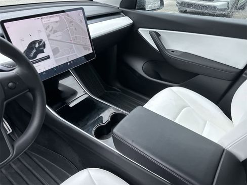 Used 2020 Tesla Model Y Performance image 19