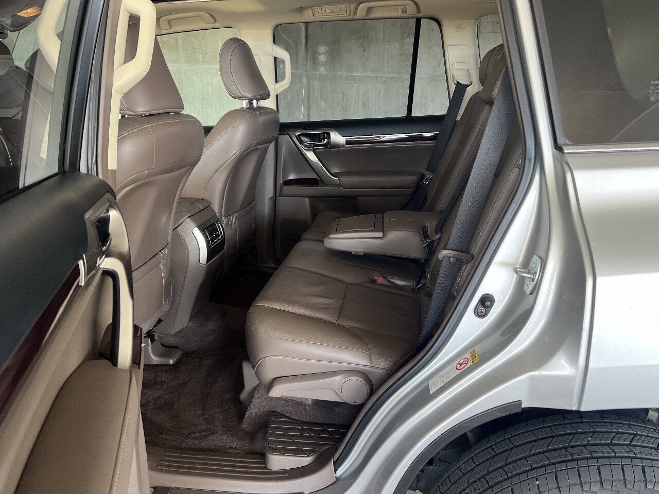 Used 2018 Lexus GX 460 Premium w/ Premium Package AWD/4WD image 18