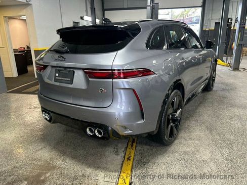 Used 2024 Jaguar F-PACE SVR image 3