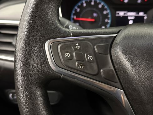 Used 2018 Chevrolet Equinox LS FWD image 17