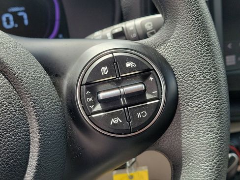 Used 2025 Kia Soul LX w/ LX Technology Package FWD image 27