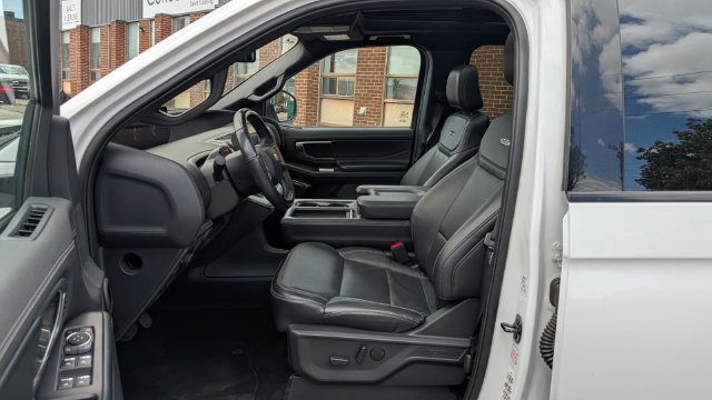 Used 2025 Ford Expedition Max Platinum w/ Stealth Appearance Package AWD/4WD image 3
