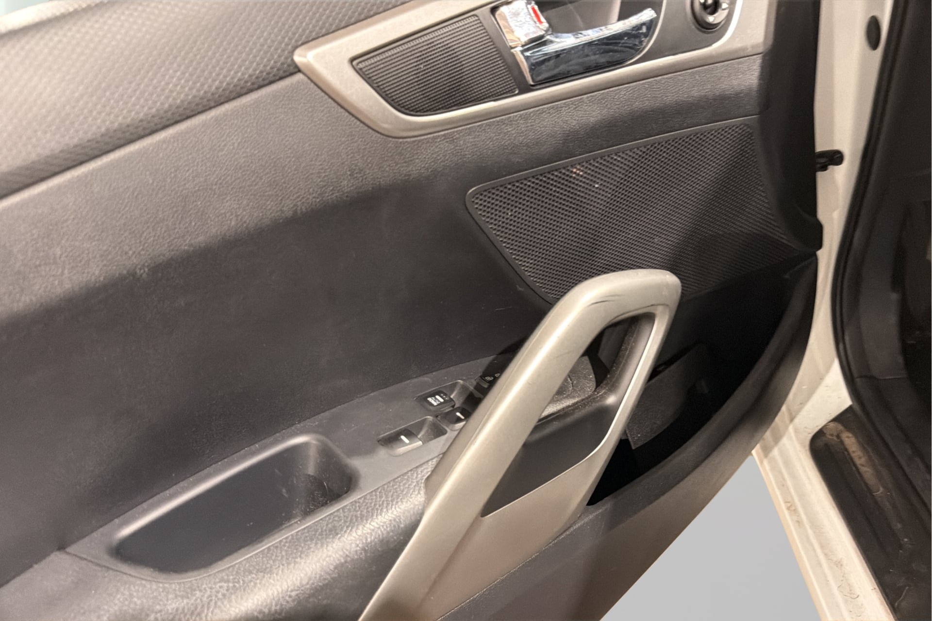 Used 2014 Hyundai Veloster FWD image 19