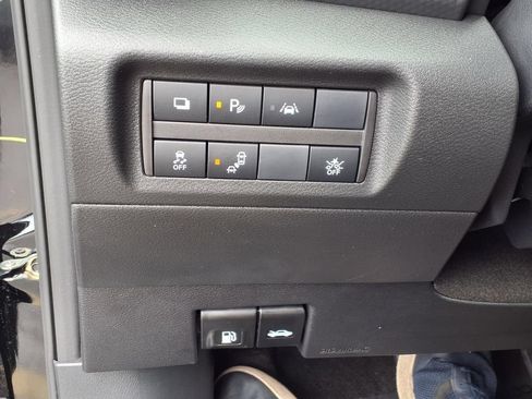Used 2025 Nissan Kicks Play S FWD image 17