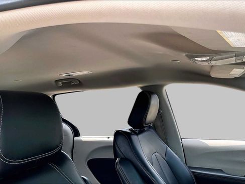 Used 2023 Chrysler Pacifica Touring-L FWD image 24