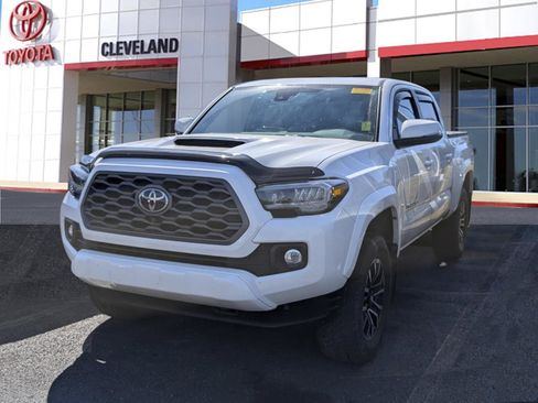 Used 2023 Toyota Tacoma TRD Sport w/ TRD Premium Sport Package AWD/4WD image 4