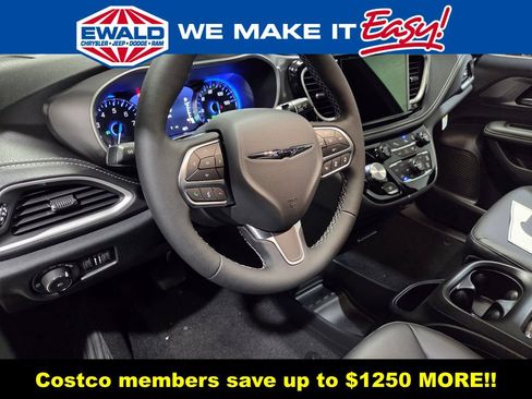New 2026 Chrysler Pacifica Select FWD image 5