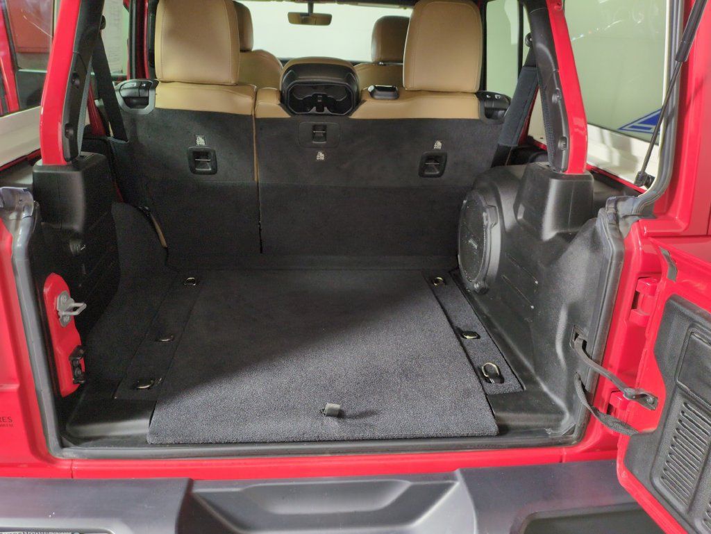 Used 2020 Jeep Wrangler Unlimited Sahara AWD/4WD image 29