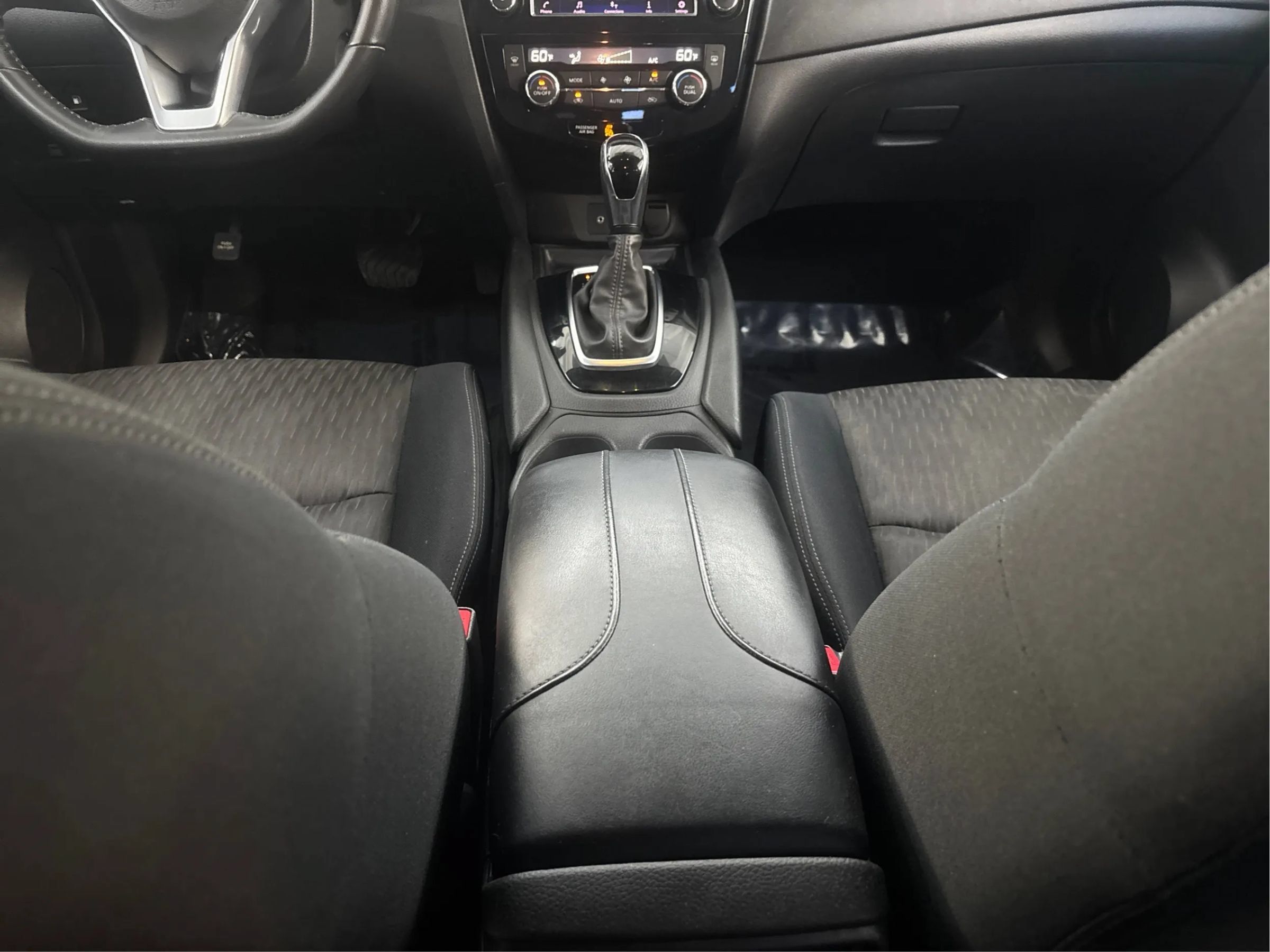 Used 2018 Nissan Rogue SV AWD/4WD image 22