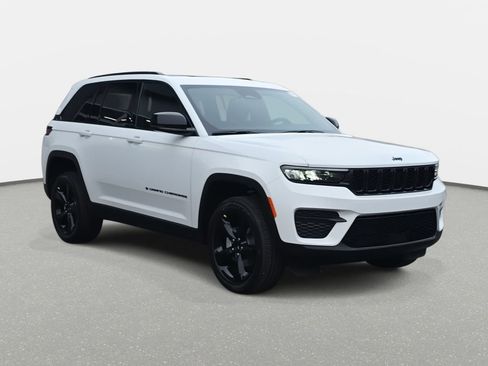 New 2025 Jeep Grand Cherokee 4WD image 3