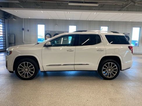 Used 2022 GMC Acadia Denali w/ Denali Technology Package image 12