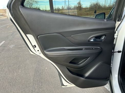 Used 2018 Buick Encore Preferred image 19