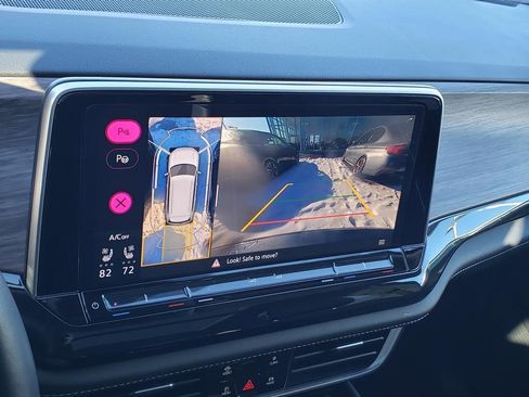 Used 2025 Volkswagen Atlas SEL Premium R-Line image 24