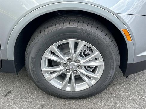 New 2025 Cadillac XT5 Luxury image 7