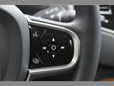 Used 2023 Volvo XC90 B6 Plus AWD/4WD image 37