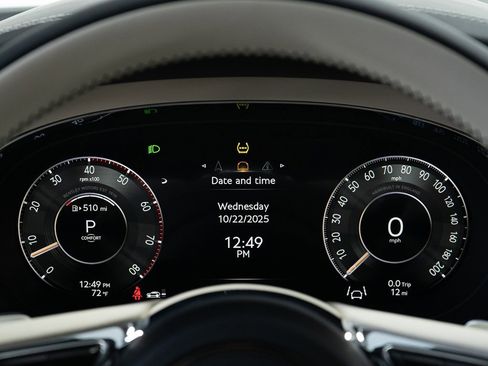 New 2025 Bentley Bentayga V8 image 38