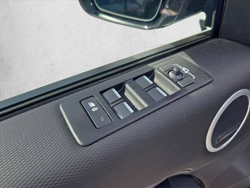 Certified 2025 Land Rover Discovery Dynamic SE AWD/4WD image 10