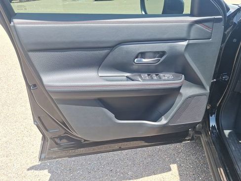 Certified 2025 Nissan Kicks SR FWD image 11