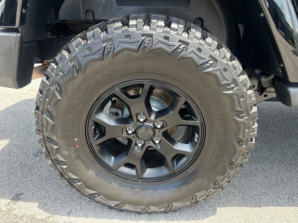 Used 2014 Jeep Wrangler Unlimited Sahara w/ Connectivity Group AWD/4WD image 13