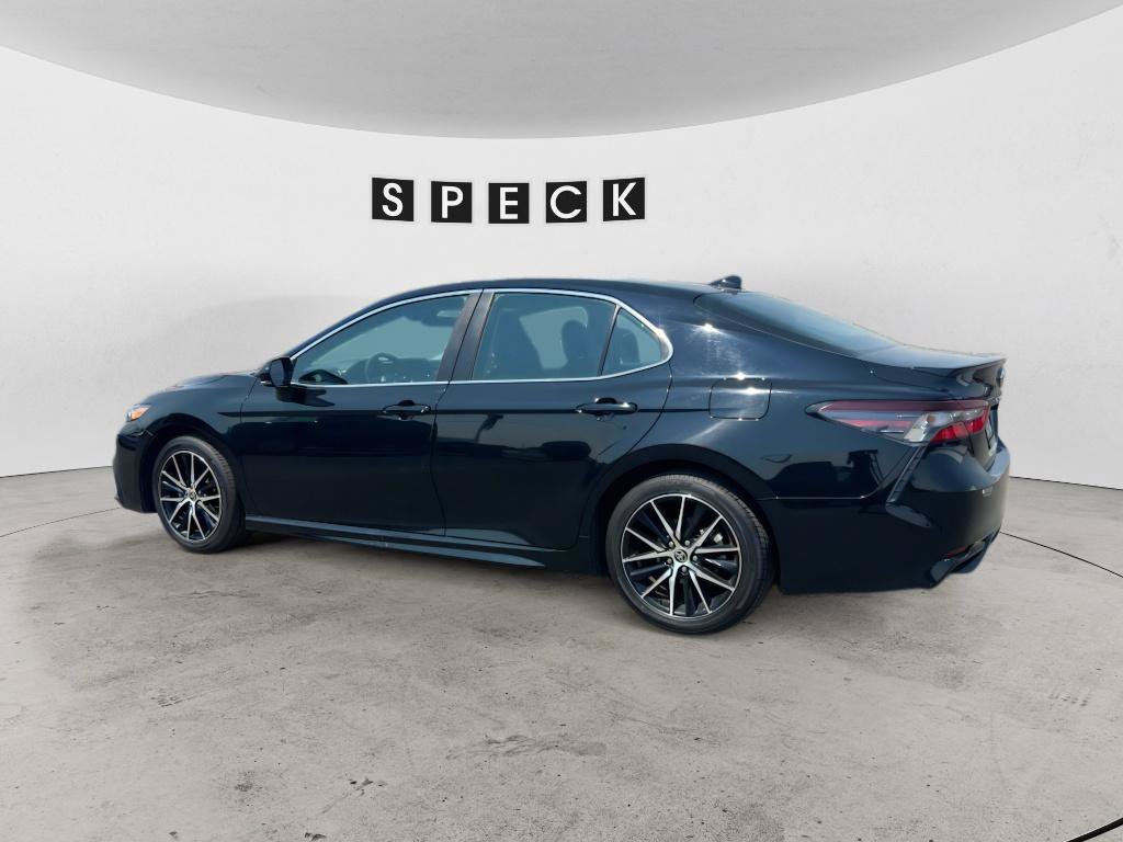 Used 2024 Toyota Camry SE FWD image 2