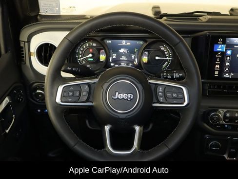 Used 2025 Jeep Wrangler Unlimited Sahara image 7