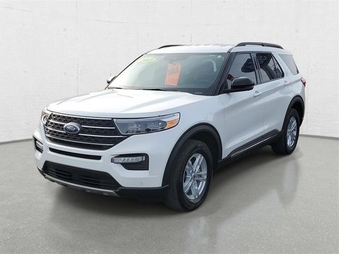 Used 2023 Ford Explorer XLT w/ Equipment Group 202A image 4