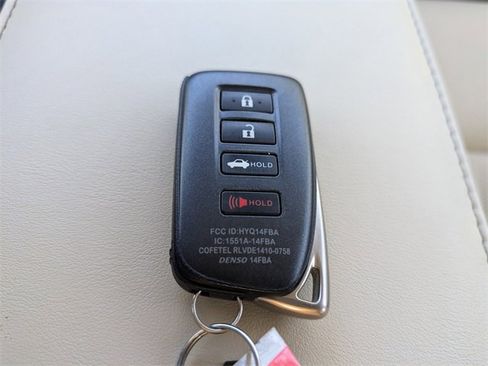 Used 2016 Lexus ES 300h image 31