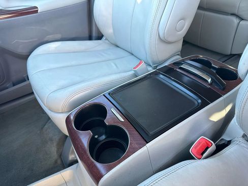 Used 2012 Toyota Sienna Limited image 37