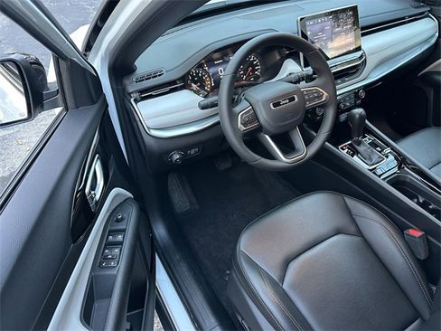 Used 2024 Jeep Compass Limited image 32