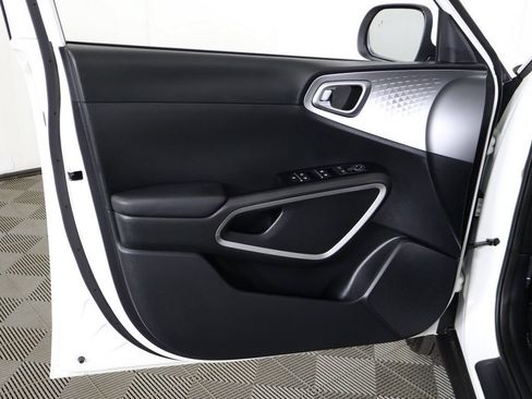Used 2024 Kia Soul LX w/ Option Group 015 FWD image 21