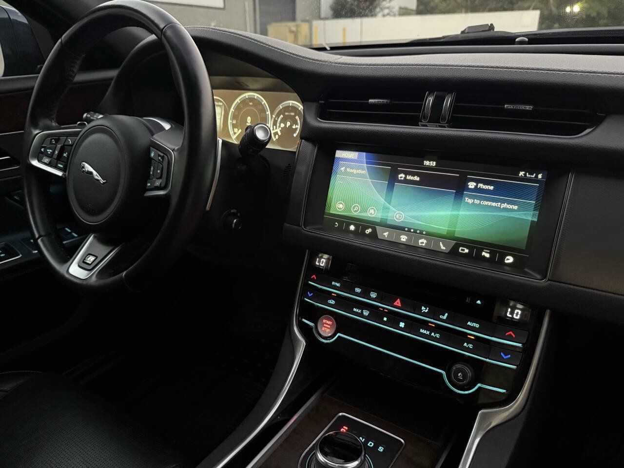 Used 2018 Jaguar XF R-Sport AWD/4WD image 37