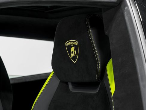 Used 2024 Lamborghini Urus Performante AWD/4WD image 20