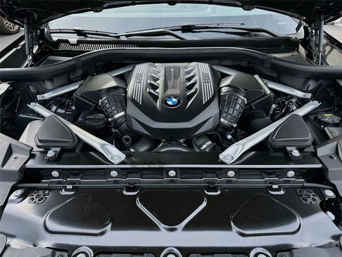 Used 2023 BMW X5 M50i w/ Climate Comfort Package image 32