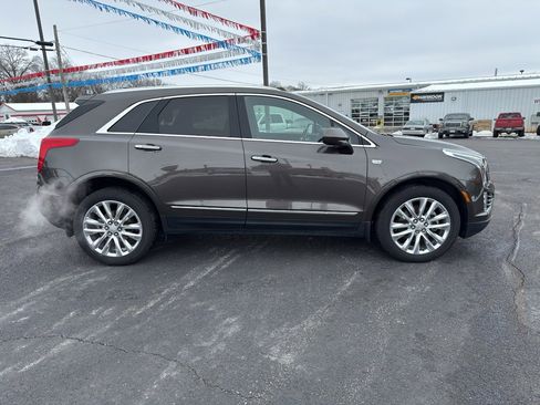 Used 2019 Cadillac XT5 Platinum image 2