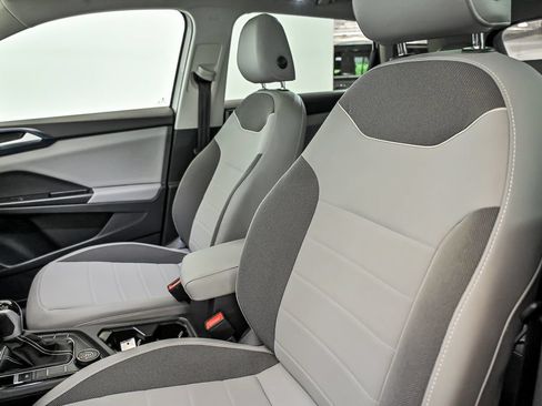 Certified 2023 Volkswagen Taos SE w/ Panoramic Sunroof Package AWD/4WD image 13
