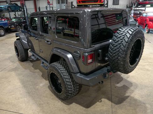 Used 2019 Jeep Wrangler Unlimited Sahara w/ Uconnect 4C Nav & Sound Group AWD/4WD image 34
