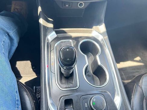 Used 2020 Chevrolet Traverse LT FWD image 17