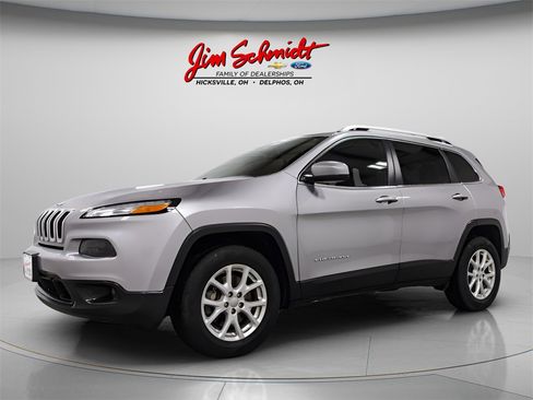 Used 2017 Jeep Cherokee Latitude w/ Cold Weather Group image 3